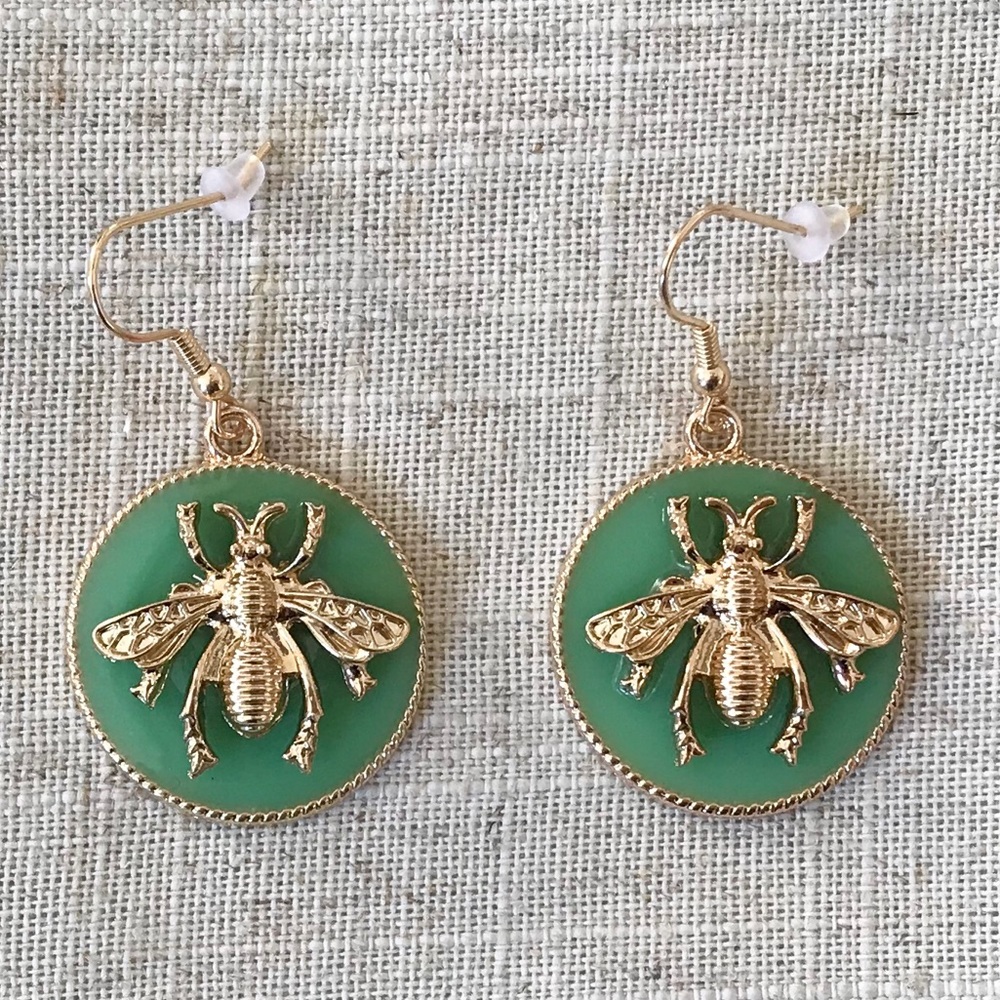 Queen Bee Necklace and Earrings Jewelry Set - Picture 3 of 4